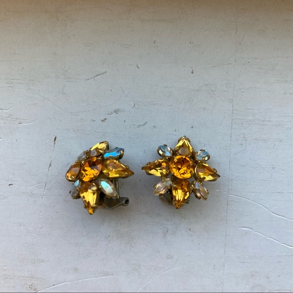 Vintage Jewelry - Vintage floral clip ons